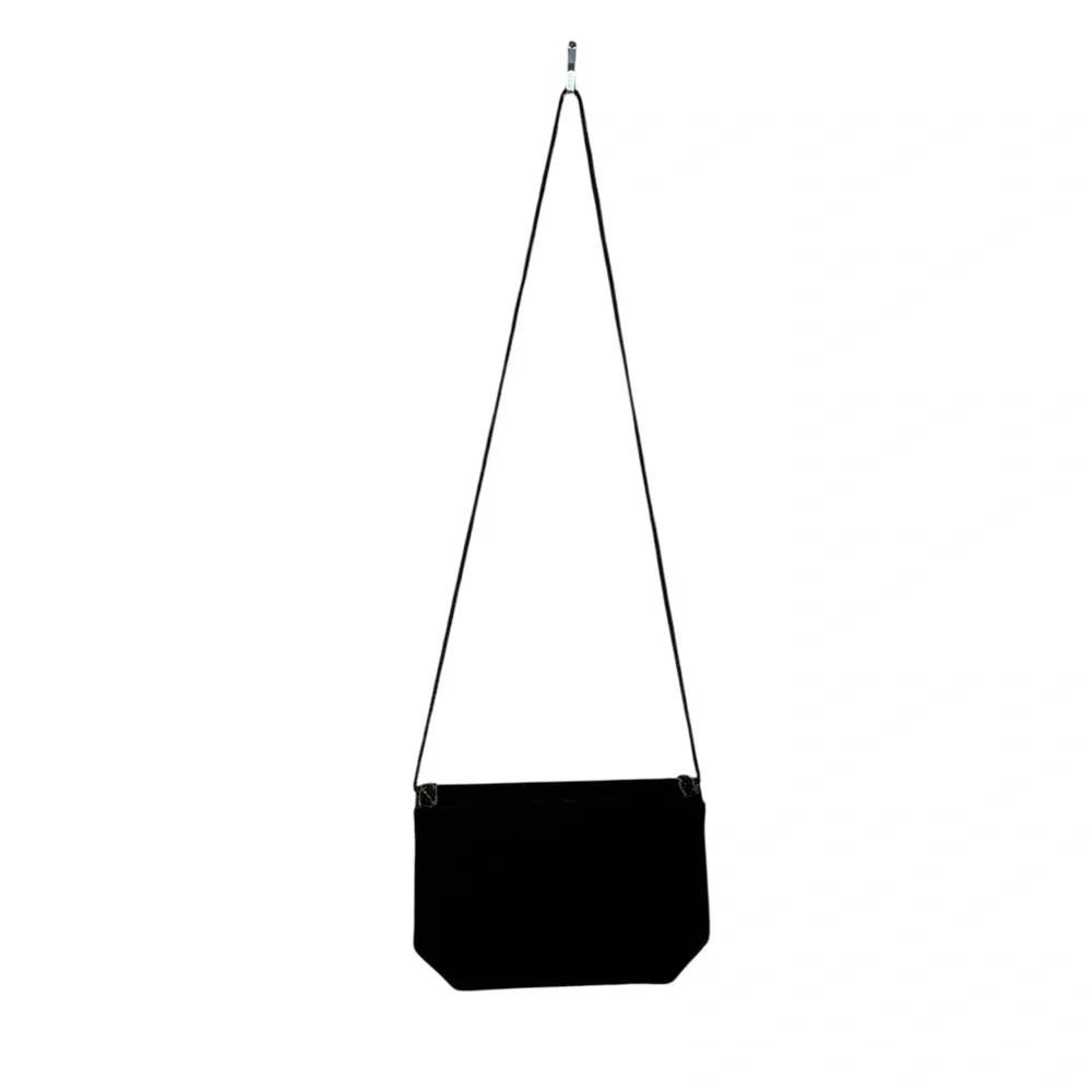 Clutch Elegant Black Velvet w/ Gold Details. Can be‎ used with or without strap